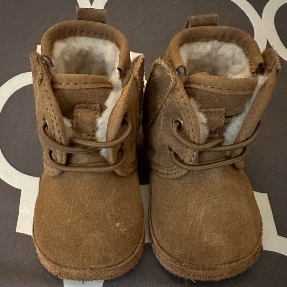 Baby UGG Numel size 2/3